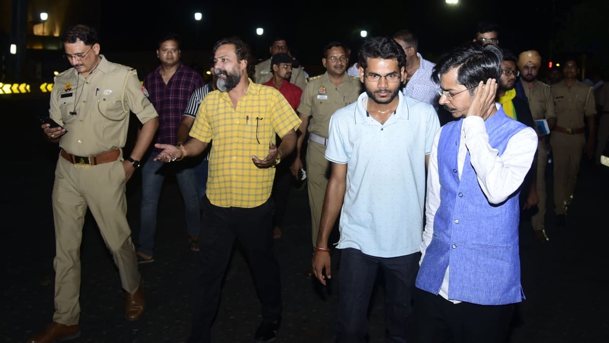 A sipahi slapped state law officer on Samta mulak chauraha in Lucknow.
