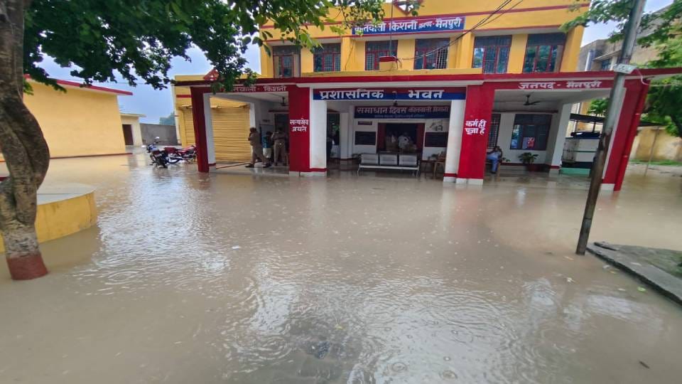 flooding roads and houses due to choked drains heavy Rain in Mainpuri