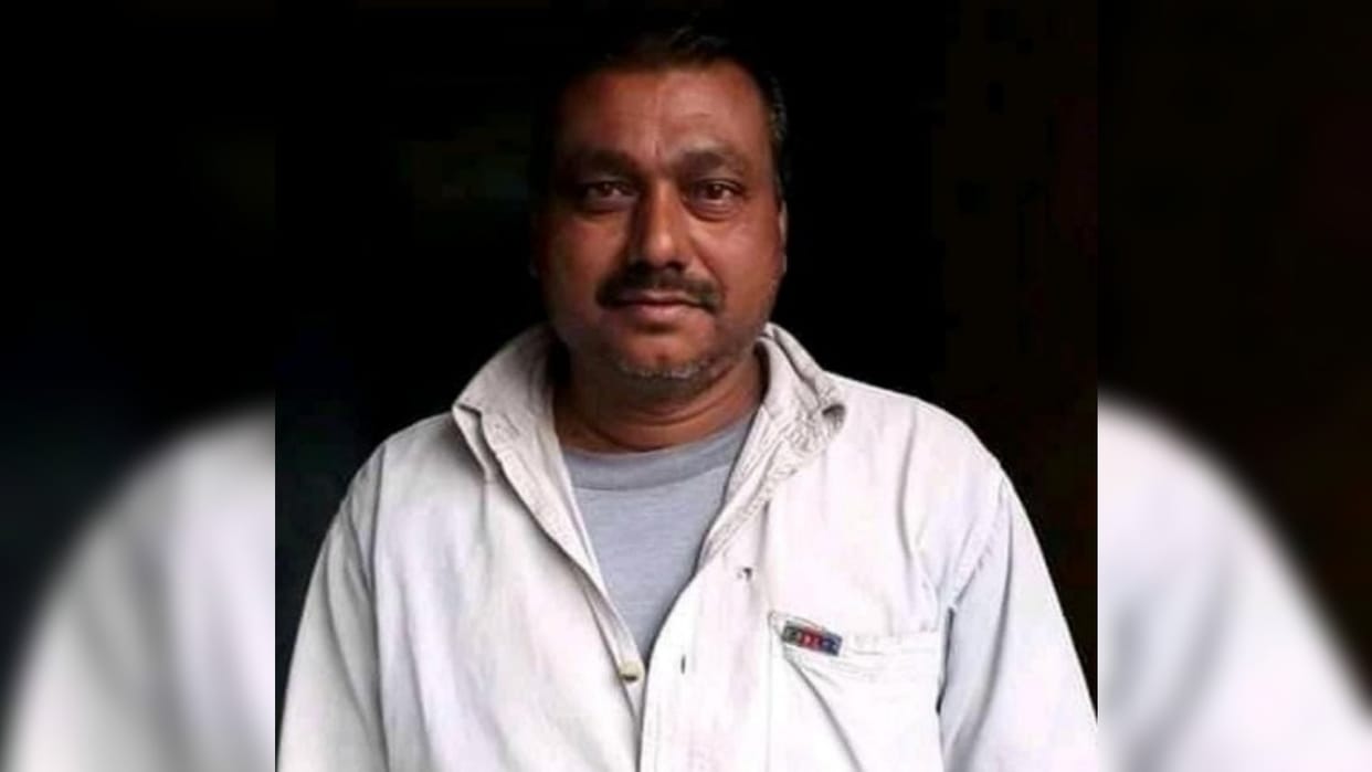 Miscreants shot dead nozzle man for not giving mobile after looting at petrol pump in Motihari