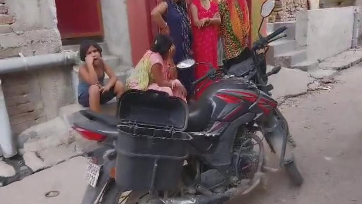 Miscreants stole two lakhs by breaking trunk of bike in Muzaffarpur
