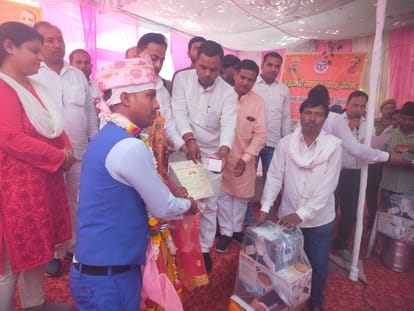 30 couples took seven rounds in the Chief Minister's mass marriage scheme, a Muslim couple's marriage was read