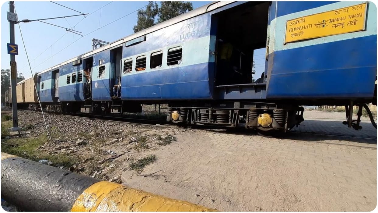 Rail Accident: Big rail accident averted in Bengal, coaches separated from train engine