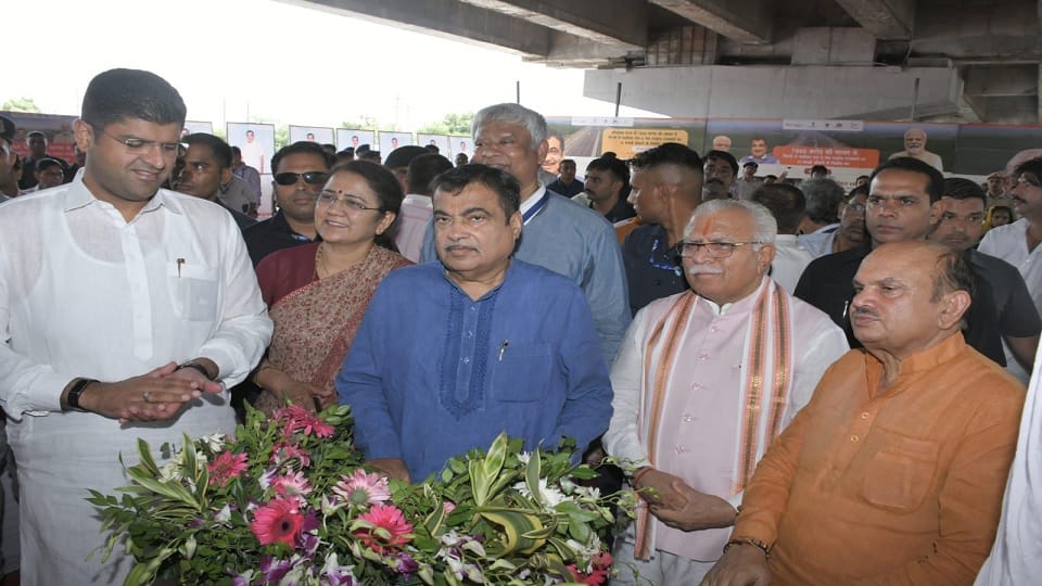 Bharat Gaurav Rally, CM Manohar reached Sonipat by train, not by helicopter
