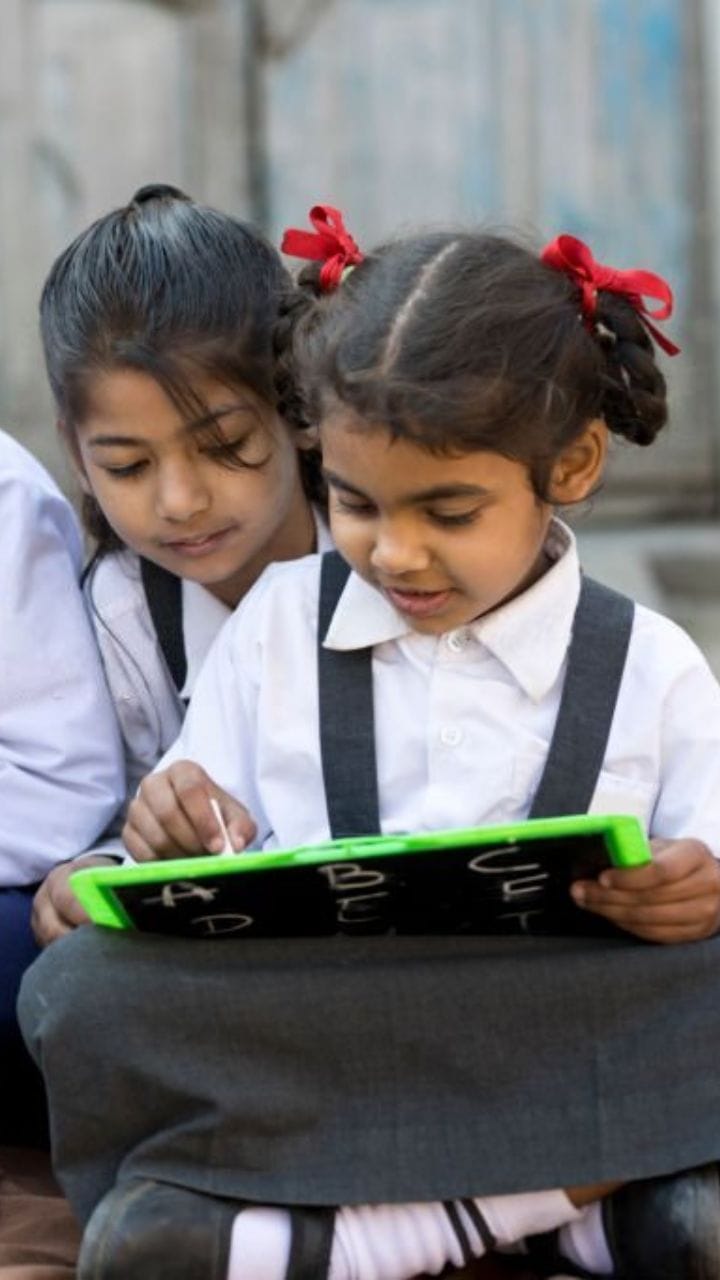 Teaching is being done in Hindi in English medium Atal Excellent GIC Nachani.