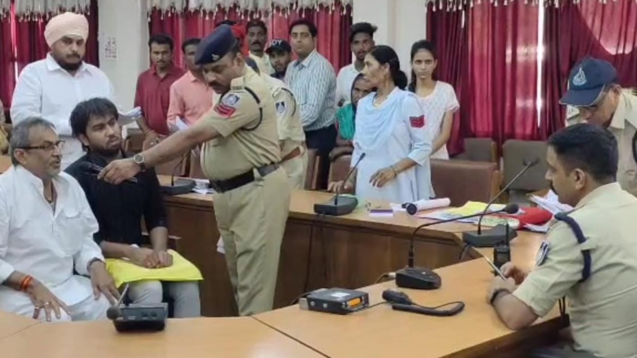 Ujjain News Fed up with harassment of wife and in-laws committed suicide police silent despite HC order