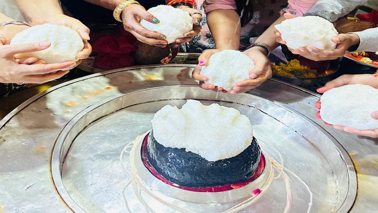 Ujjain temple committee earned more than two lakhs one day by worshiping rice court of Mangalnath