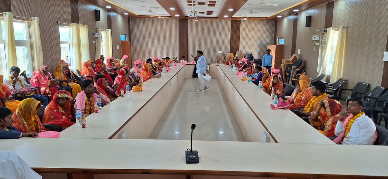 30 couples took seven rounds in the Chief Minister's mass marriage scheme, a Muslim couple's marriage was read