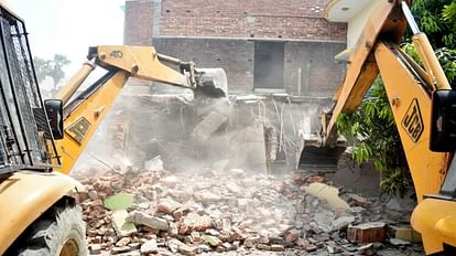 Now bulldozer ran at house of Mafia Rakesh Yadav in Gorakhpur