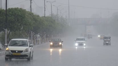 मौसम अपडेट: यूपी के इन जिलों में अत्यधिक बारिश का रेड अलर्ट, जिला प्रशासन को इंतजाम करने को कहा weather update in up and lucknow