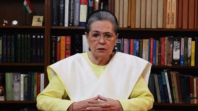 Sonia Gandhi reached Chennai with Priyanka gandhi to attend women rights conference news update