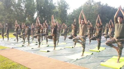 International Yoga Day 2023: जम्मू-कश्मीर में आईबी से लेकर एलओसी तक योग, सभी ने उत्साह के साथ लिया भाग International Yoga Day 2023: Yoga from IB to LOC in Jammu Kashmir, everyone participated with enthusiasm