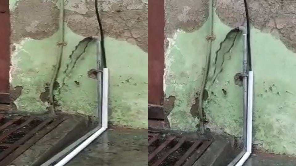 black stinky water is coming out of taps instead of Gangajal In Agra