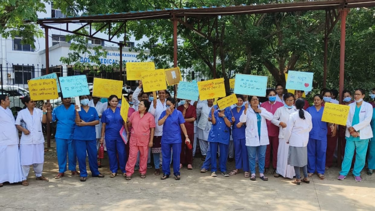 Jagdalpur administration directs health workers to return to work after ESMA is imposed