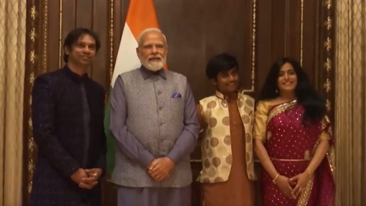 Prime Minister Narendra Modi Meets Grammy Award winning indian american singer Falguni shah and her family