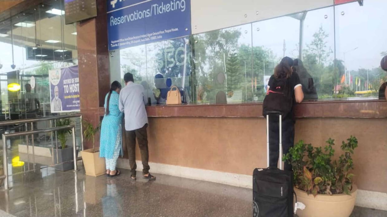 Kangra News: Chandigarh flight cancelled, Mumbai passengers uproar at Gaggal airport