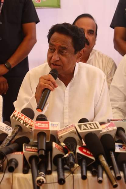 कमलनाथ अकोदिया मंडी में।