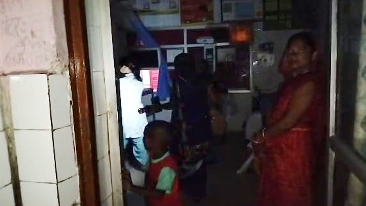 Farrukhabad: Woman gave birth in torch light