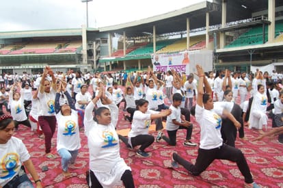 International Yoga Day, Kanpur residents did yoga amid drizzling showers, gave message of healthy India