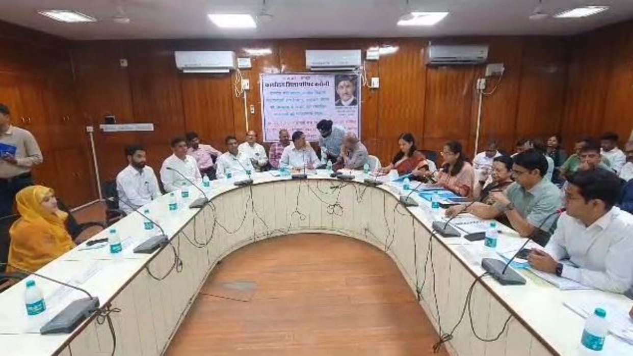 Karauli News Minister Ramesh Meena reviewed the schemes of Panchayati Raj Department
