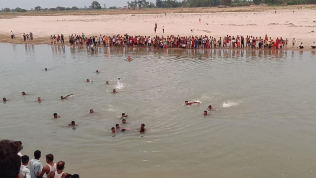 Bahraich News : Three including father and son died by drowning in the river