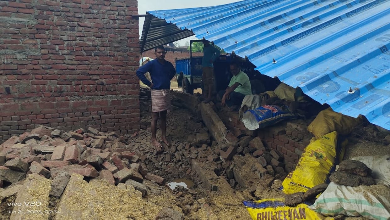 Wall collapses due to rain in Mainpuri, rain damaged road mainpuri weather