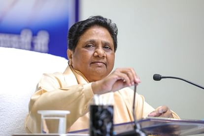 Mayawati addresses media on women reservation bill.