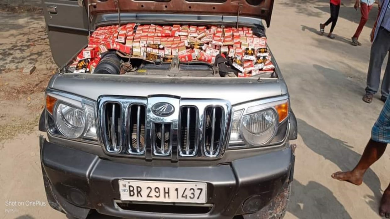 Police seized liquor from the bonnet of a car going from Siwan to Motihari in Muzaffarpur; two people arrested