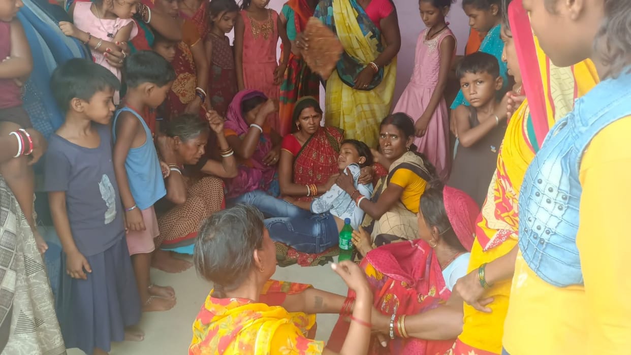 Uncontrolled truck carrying gas cylinders crushed a woman in Jamui, she died on spot, villagers blocked road