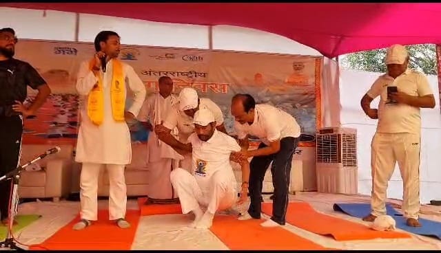International Day of Yoga: Union Minister health deteriorated doing yoga, treatment will be done in AIIMS