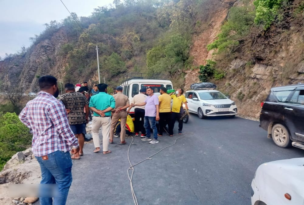 Accident on Rishikesh Badrinath Highway  Delhi Tourist vehicle fell into ditch two died