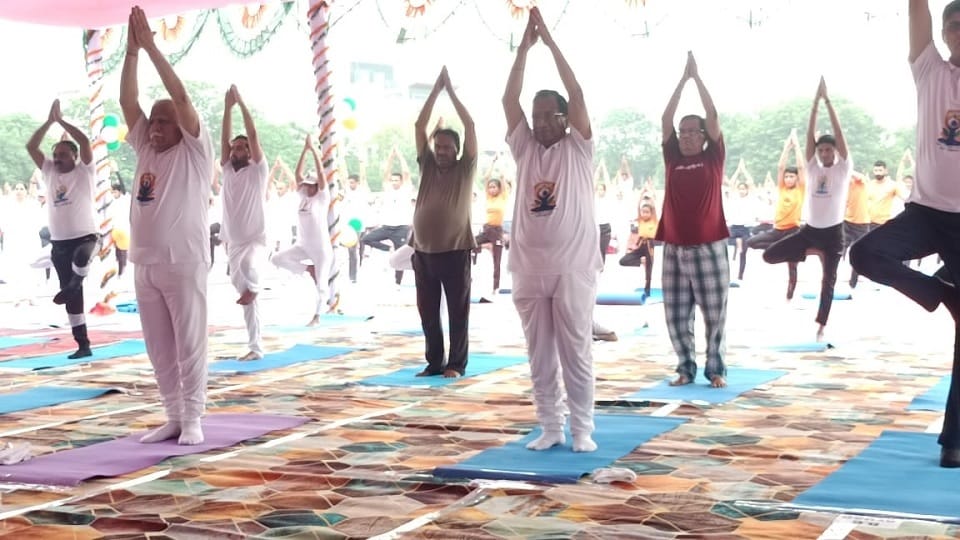 International Yoga Day 2023: CM Manohar Lal did yoga in Panipat, said- will included in curriculum of school