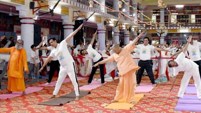 International Yoga Day Chief Minister Yogi Adityanath did yoga in Gorakhpur