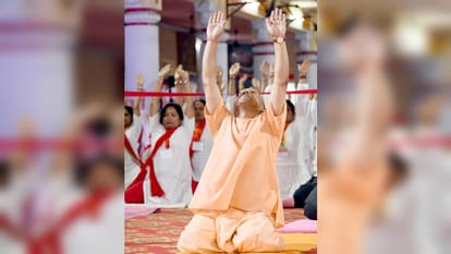 International Yoga Day Chief Minister Yogi Adityanath did yoga in Gorakhpur