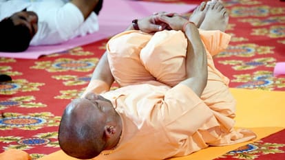 International Yoga Day Chief Minister Yogi Adityanath did yoga in Gorakhpur