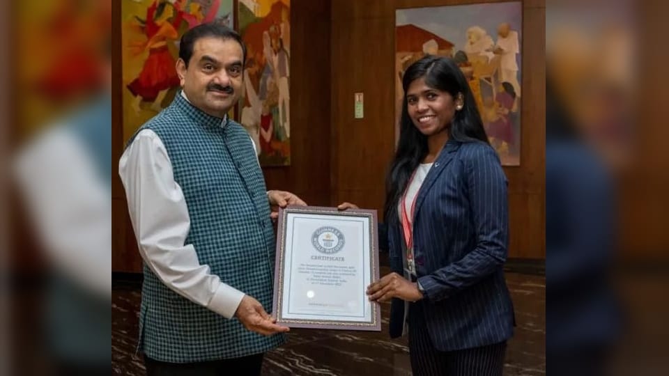 Haridwar News Smita stood in a posture of yoga for three hours  10 minutes and 12 seconds make Guinness World