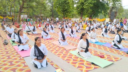 International Yoga Day 2023 Gorakhpur residents engaged in mass yoga