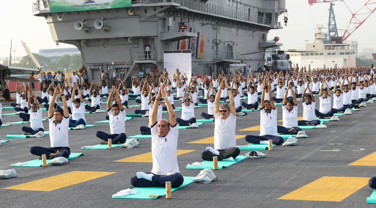 Yoga On Water: Defense Minister did yoga with soldiers on INS Vikrant