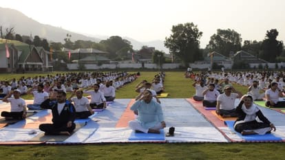 International Yoga Day 2023: Yoga from IB to LOC in Jammu Kashmir, everyone participated with enthusiasm