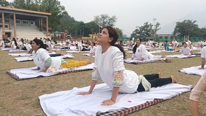 International Yoga Day 2023: Yoga from IB to LOC in Jammu Kashmir, everyone participated with enthusiasm