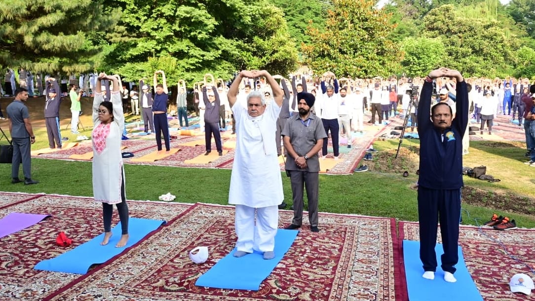 International Yoga Day 2023: Yoga from IB to LOC in Jammu Kashmir, everyone participated with enthusiasm