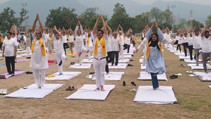 International Yoga Day 2023: Yoga from IB to LOC in Jammu Kashmir, everyone participated with enthusiasm