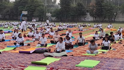 International Yoga Day 2023: Yoga from IB to LOC in Jammu Kashmir, everyone participated with enthusiasm