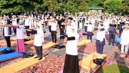 International Yoga Day 2023: Yoga from IB to LOC in Jammu Kashmir, everyone participated with enthusiasm
