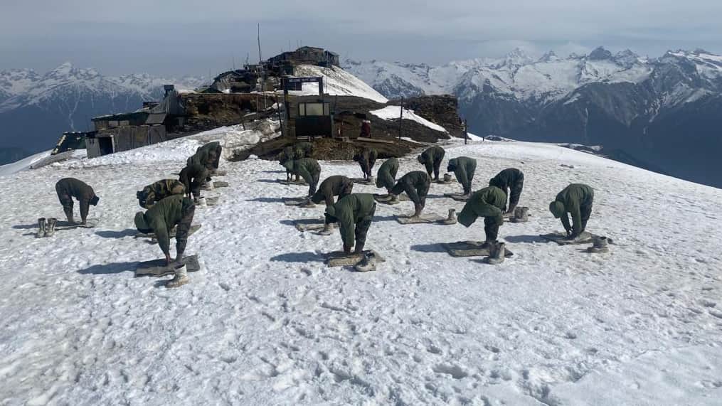 Jammu-Kashmir: Valley to Ladakh jawans do yoga amidst snow, practice yoga amid vigil Poonch LoC