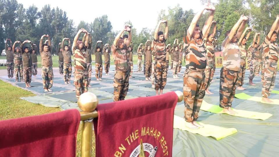 Jammu-Kashmir: Valley to Ladakh jawans do yoga amidst snow, practice yoga amid vigil Poonch LoC