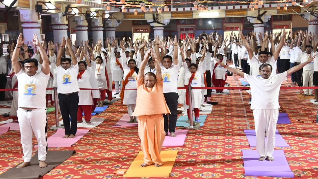 International Yoga Day Chief Minister Yogi Adityanath did yoga in Gorakhpur
