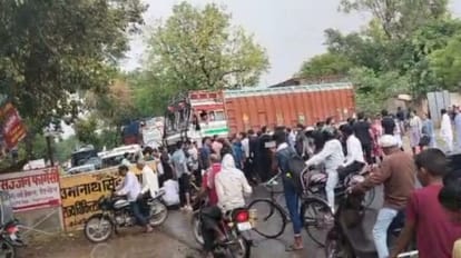Jaunpur: डिप्टी CM के आने से पहले भावी डॉक्टरों ने किया प्रदर्शन, सड़क- सुरक्षा और पेयजल के लिए जमकर नारेबाजी Medical students start protest before Deputy CM brijesh patahk arrival in jaunpur