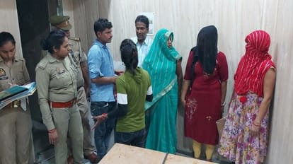 Mau: रिहायशी मकान में चल रहा था देह व्यापार, पुलिस ने छापा मारकर तीन युवतियों समेत पांच को पकड़ा Prostitution was going on in residential house in mau police raid and caught five including three girls