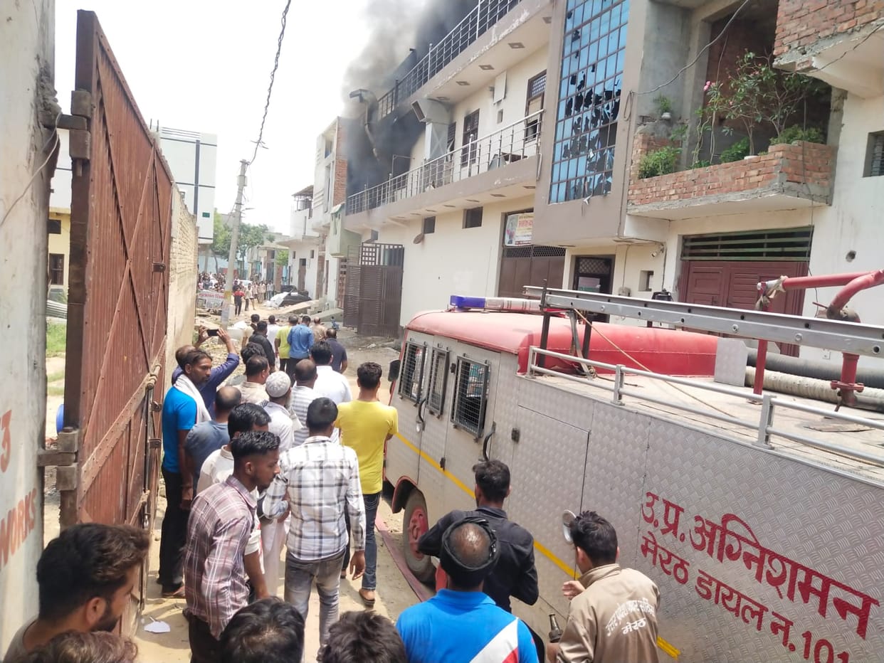 Meerut: Fire broke out in a factory running among the population
