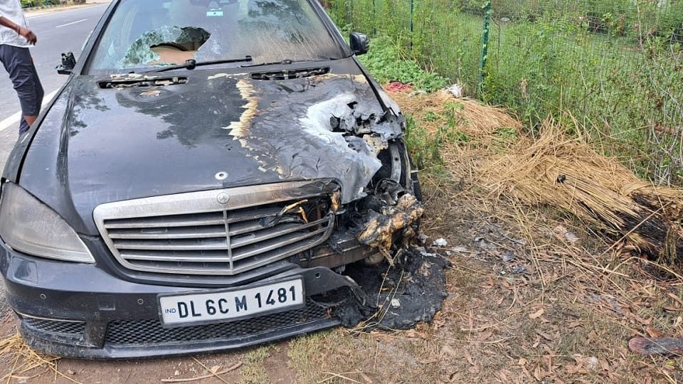 Mercedes car catches fire First tire punctured in firozabad